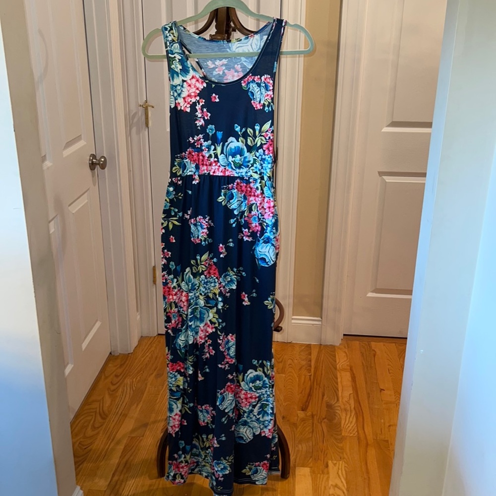 Super Cute Razorback Maxi with Side Pockets.